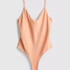 Bodysuit med V-hals og stropper