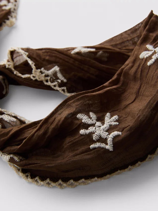 Broderet skjerf fra Paula Echevarría