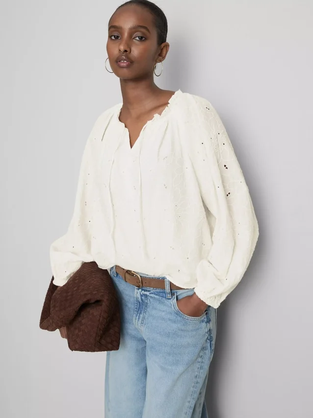 Broderte bluse med ballongerm