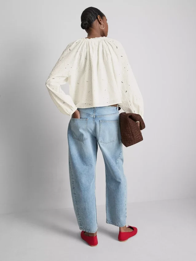 Broderte bluse med ballongerm