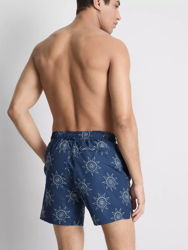 Broderte shorts med solmotiv