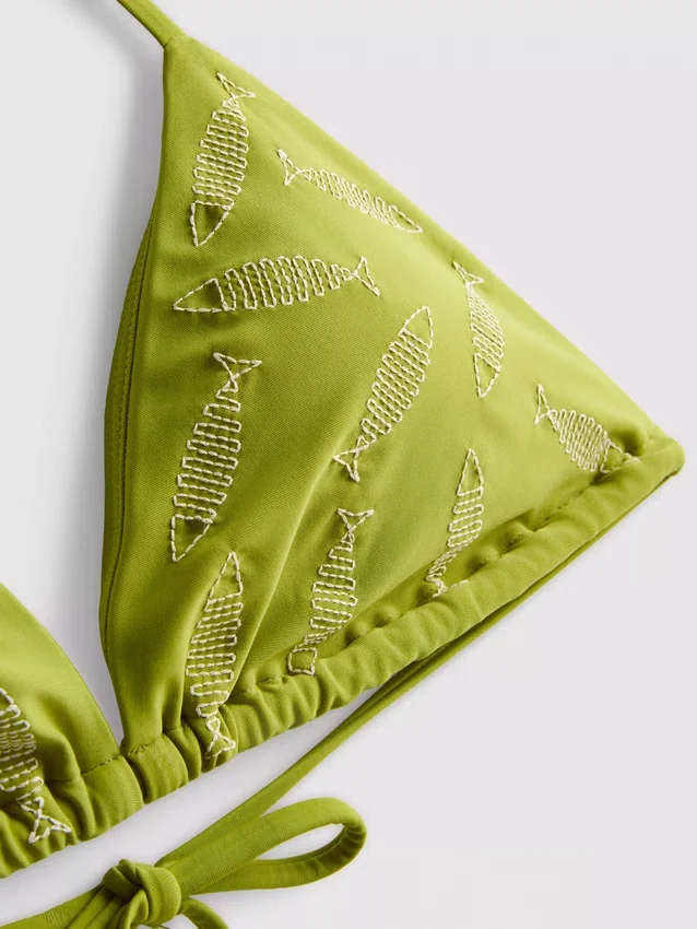 Broderte trekantede bikinitopper med fiskemotiv