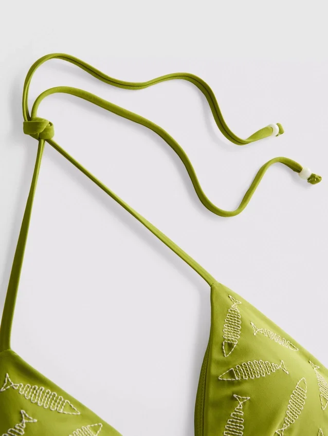 Broderte trekantede bikinitopper med fiskemotiv