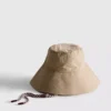 Bucket-hatt med hakestropp