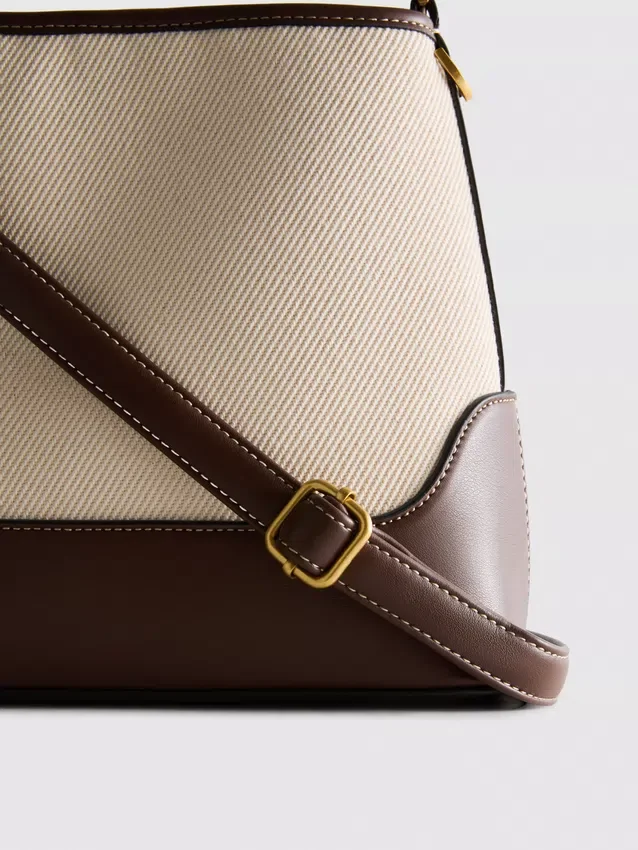 Bucketbag i imitert skinn
