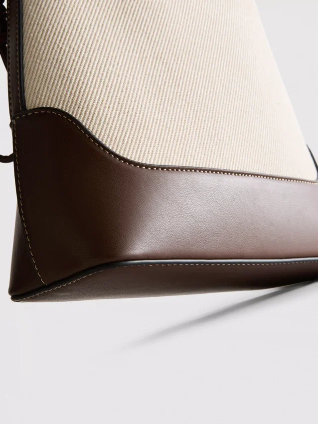 Bucketbag i imitert skinn