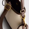 Bucketbag i imitert skinn