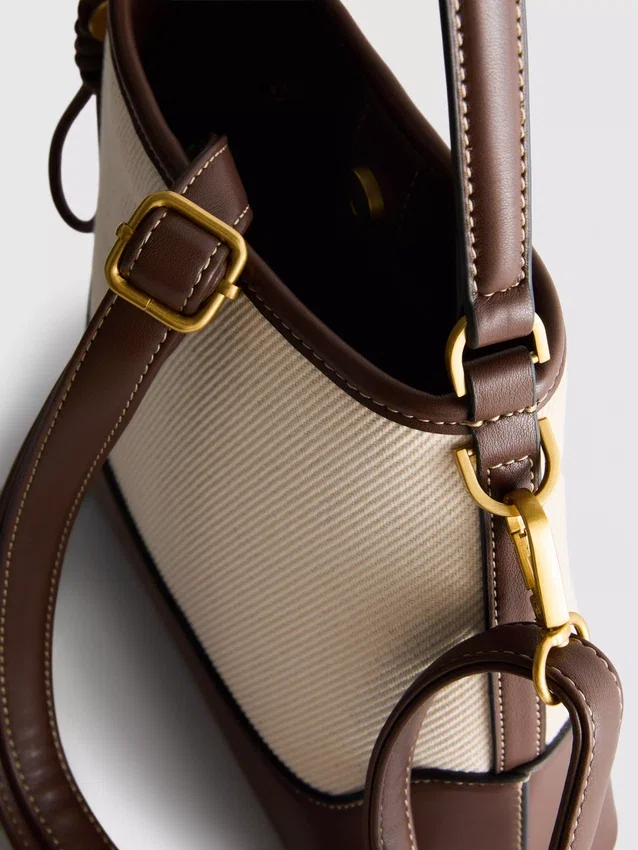 Bucketbag i imitert skinn