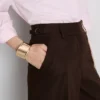 Bukser med vide ben, plissering og belte-detaljer