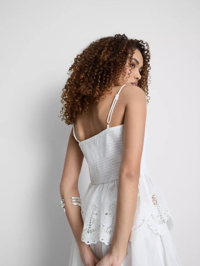 Cami-top i bomull med brodert peplum-kant