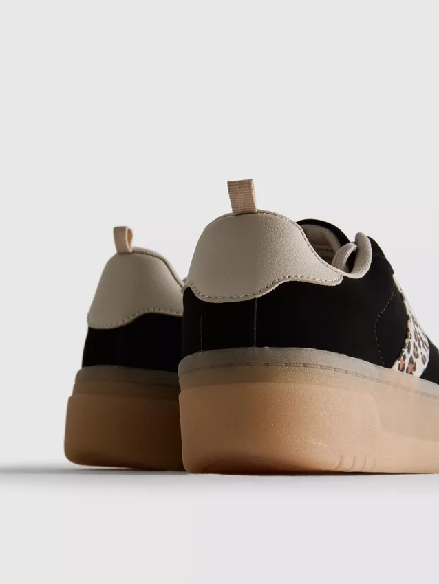 Chunky sneakers med leopardmønster og gummisåle