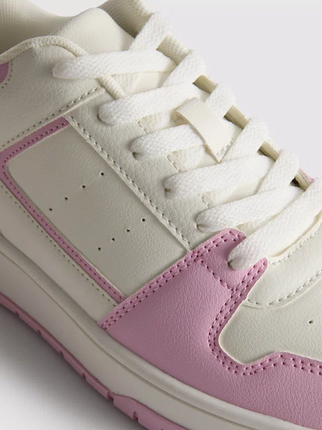 Court-sneakers med fargeblokker