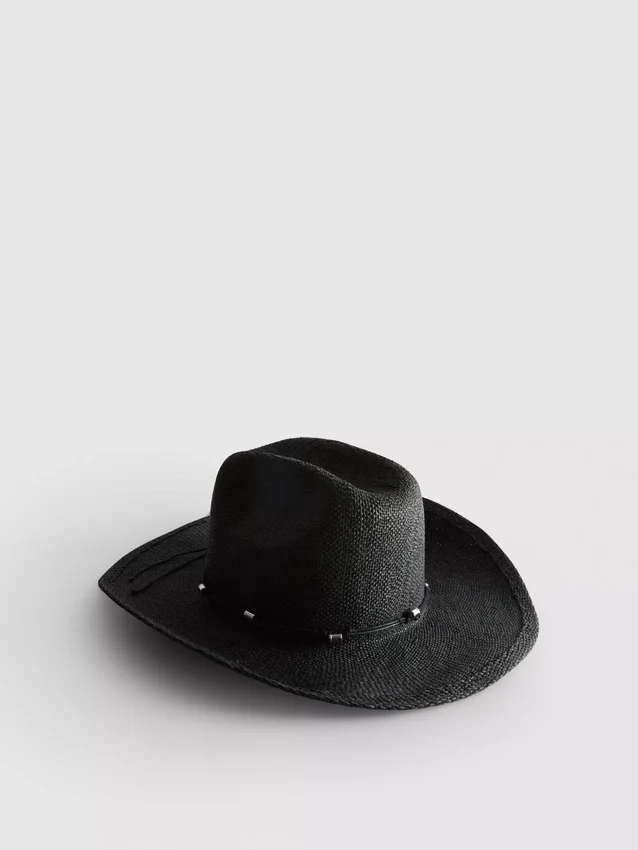 Cowboyhatt i strå med kant
