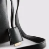 Crossbody-veske med dobbel kile