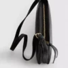 Crossbody-veske med dobbel kile