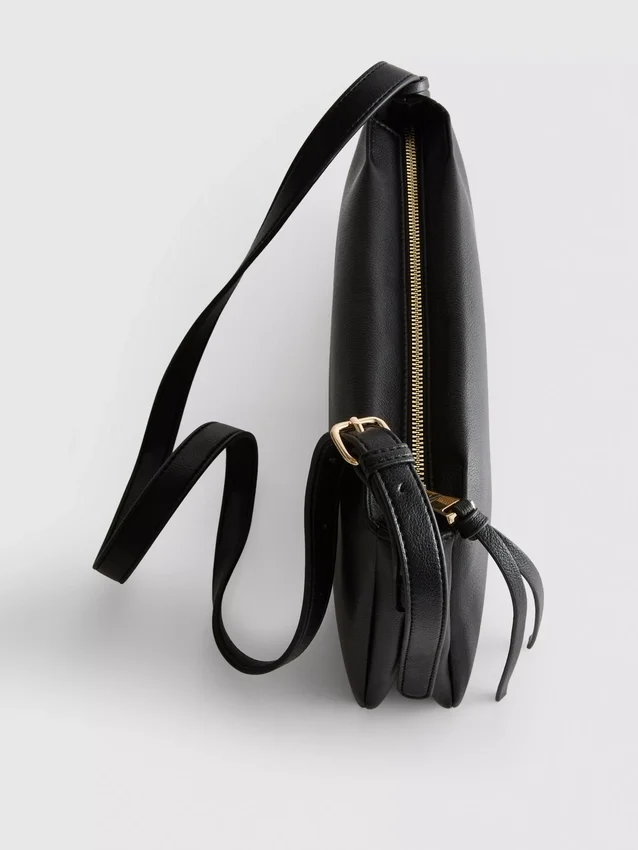 Crossbody-veske med dobbel kile