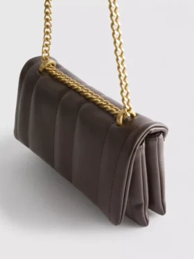 Crossbody-veske med klaff