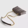 Crossbody-veske med klaff