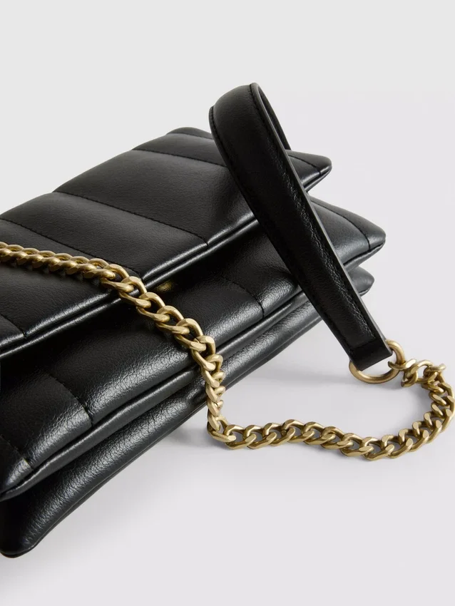 Crossbody-veske med klaff