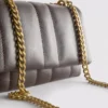 Crossbody-veske med klaff
