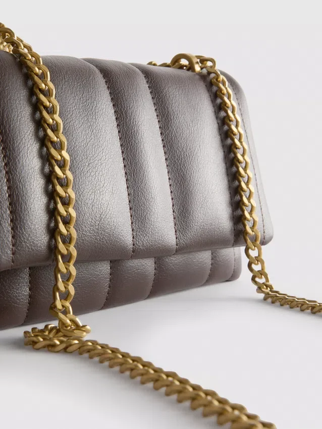 Crossbody-veske med klaff