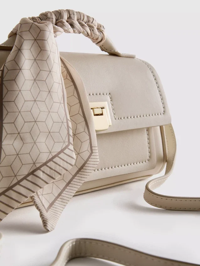 Crossbody-veske med skjerfdetaljer