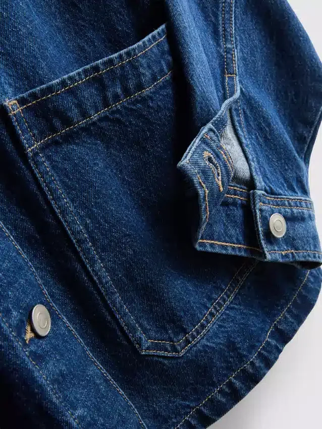 Denimjakke i bomull med påsydd lomme