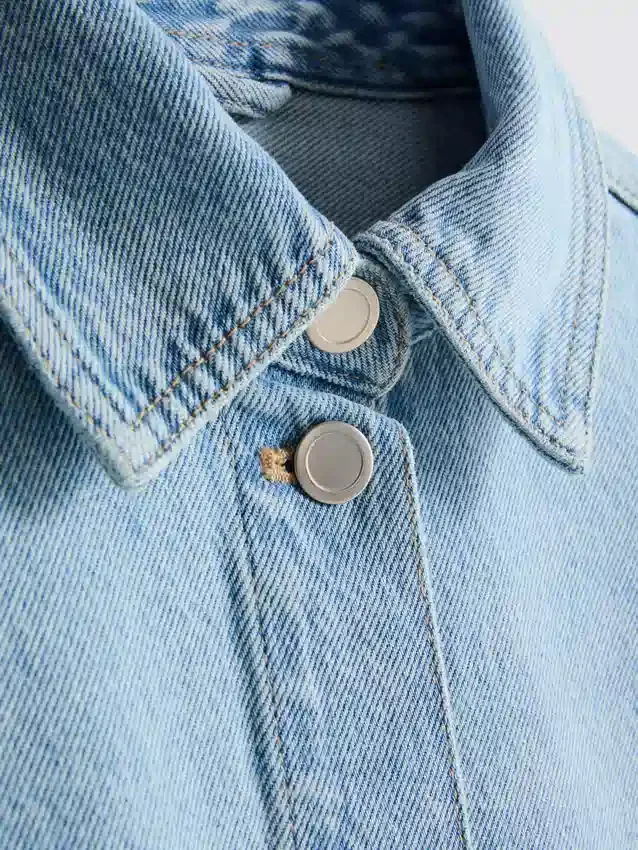 Denimjakke i bomull med påsydd lomme