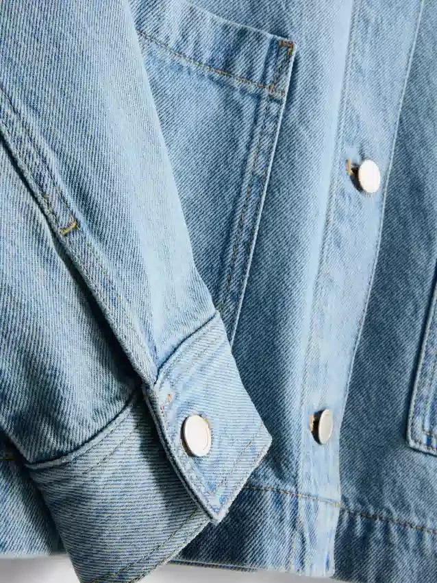Denimjakke i bomull med påsydd lomme