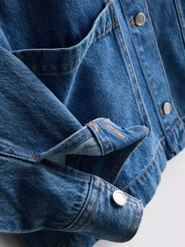 Denimjakke i bomull med påsydd lomme