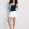 Denimshorts med middelhøy midje og oppbrett