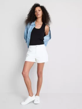 Denimshorts med middelhøy midje og oppbrett