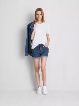 Denimshorts med middelhøy midje og oppbrett