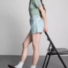 Denimshorts med middelhøy midje og oppbrett