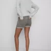 Denimshorts med middelhøy midje og oppbrett