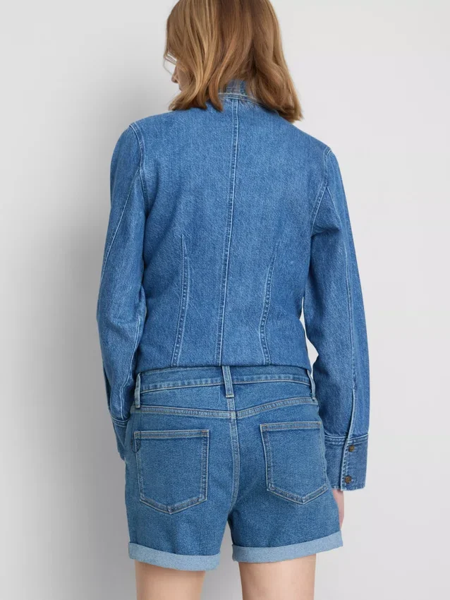 Denimshorts med middelhøy midje og oppbrett