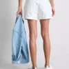 Denimshorts med middelhøy midje og oppbrett
