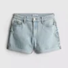 Denimshorts med middelhøy midje og oppbrett