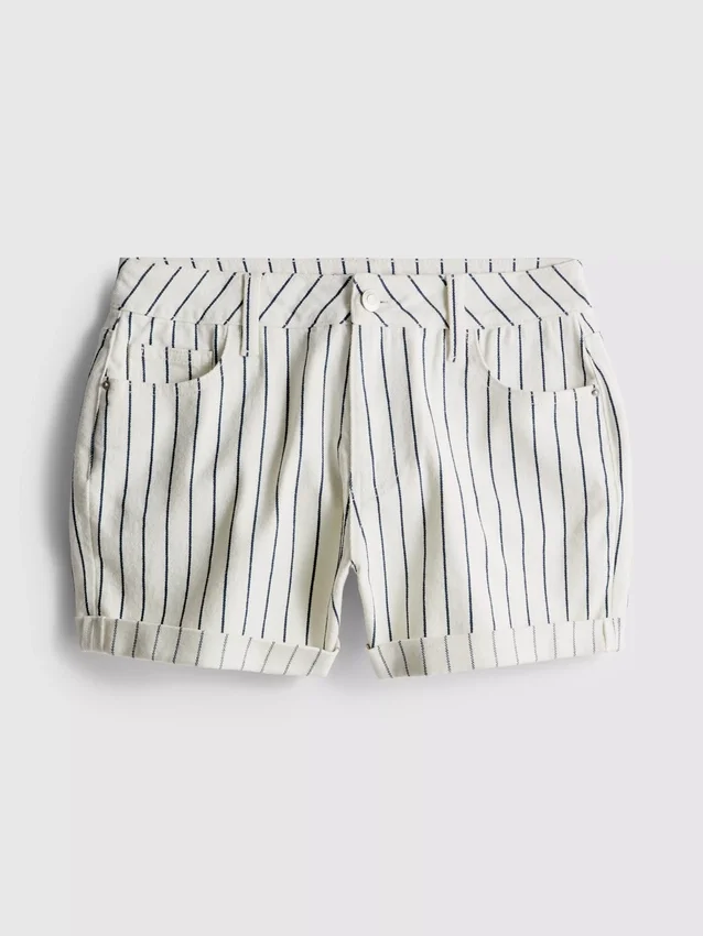 Denimshorts med middelhøy midje og oppbrett