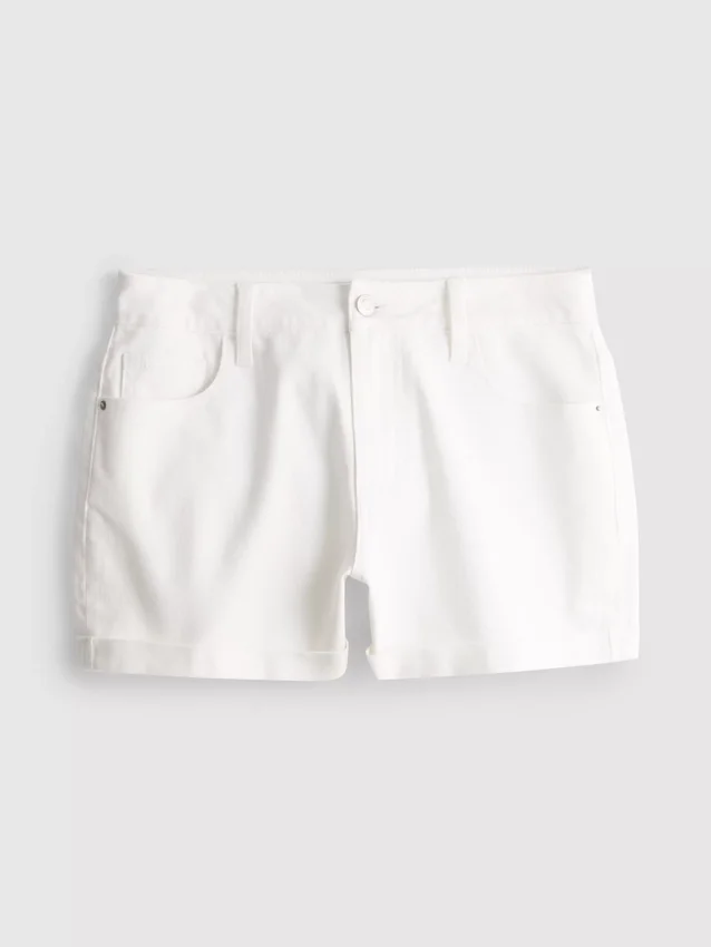 Denimshorts med middelhøy midje og oppbrett