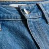 Denimshorts med middelhøy midje og oppbrett