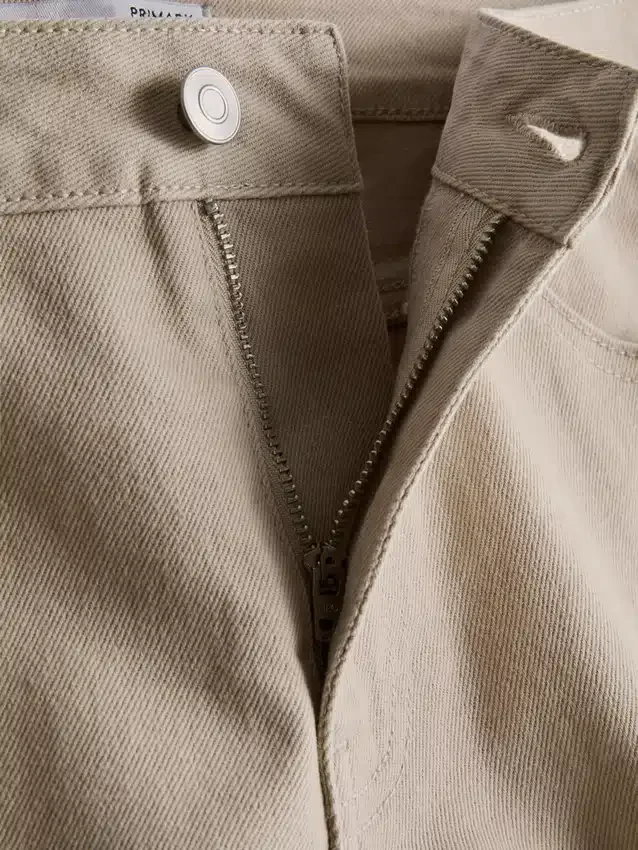 Denimshorts med middelhøy midje og oppbrett