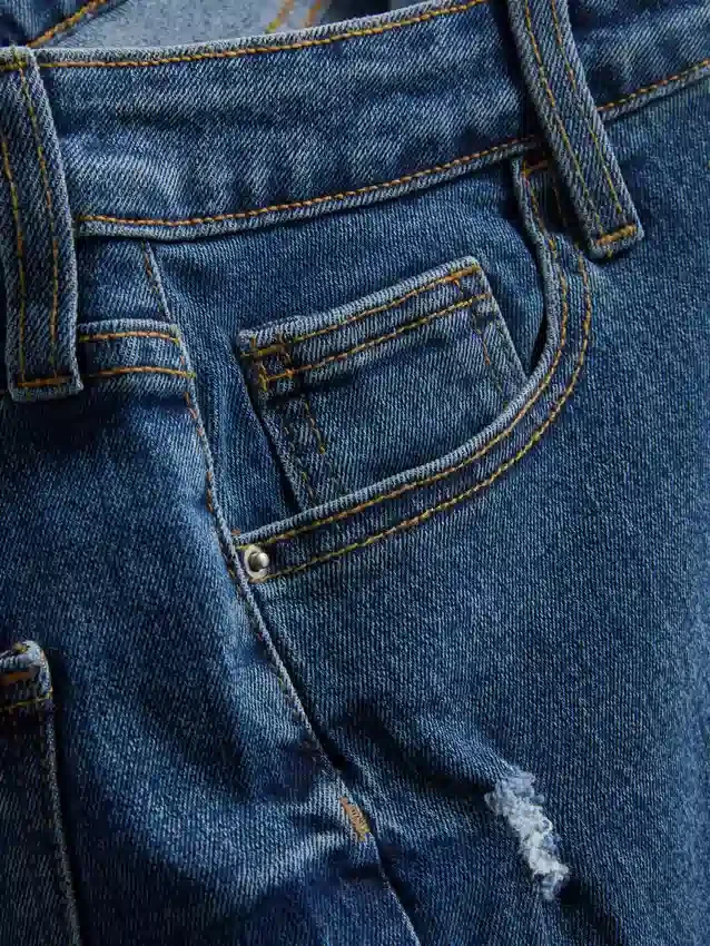 Denimshorts med middelhøy midje og oppbrett