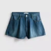 Denimshorts med plissering og utvidet ben, med høyt bomullsinnhold