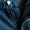 Denimshorts med plissering og utvidet ben, med høyt bomullsinnhold