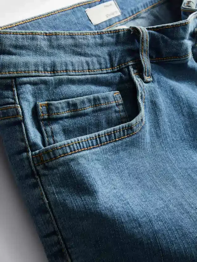 Denimshorts med rett passform