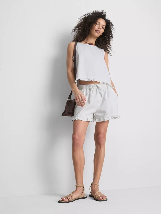 Denimshorts med volanger nederst