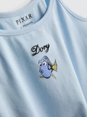 Disney-pysjamaser med grafisk trykk av «Finn Nemo»