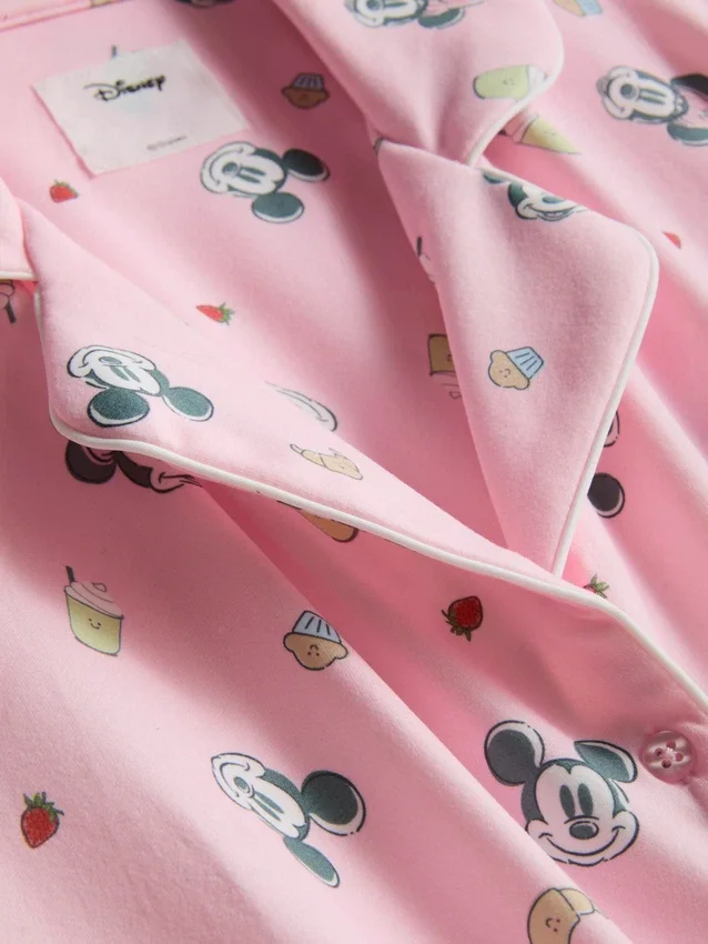 Disneys Mickey Mouse-pysjamaser i boyfriend-stil
