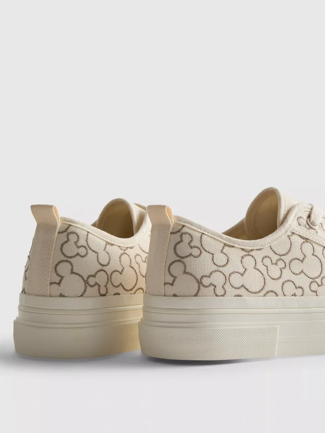 Disneys Mickey Mouse-sneakers i lerret med flatform